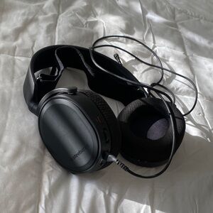 SteelSeries Black On-Ear Wired Headphones